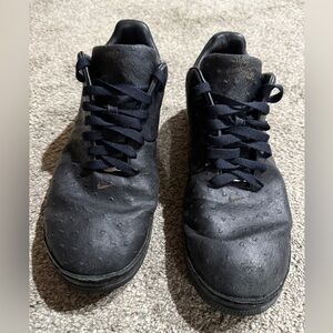 Nike Men’s Black Low-Top Sneakers with Subtle Swoosh